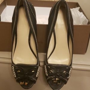 Leather peep-toe shoes